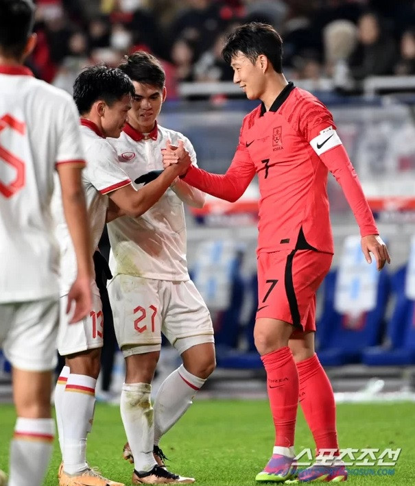 son heung min tuyen viet nam.jpg