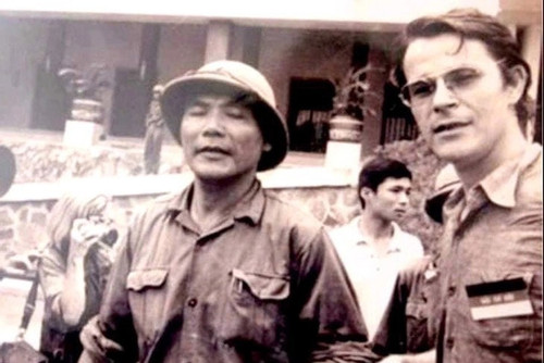 Truy tặng danh hiệu Anh hùng Lực lượng vũ trang nhân dân cho đại tá Bùi Văn Tùng