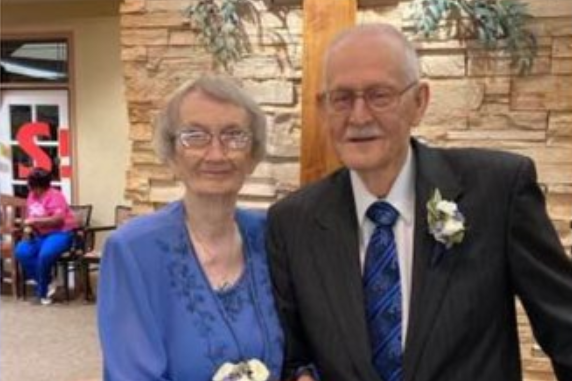 Cặp đôi kết hôn ở tuổi 96, tình yêu bắt đầu từ sở thích chơi bi-a
