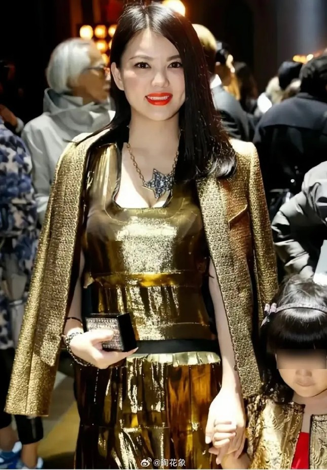 MC giàu nhất Trung Quốc với hơn 70 căn nhà, sống như bà hoàng ảnh 2