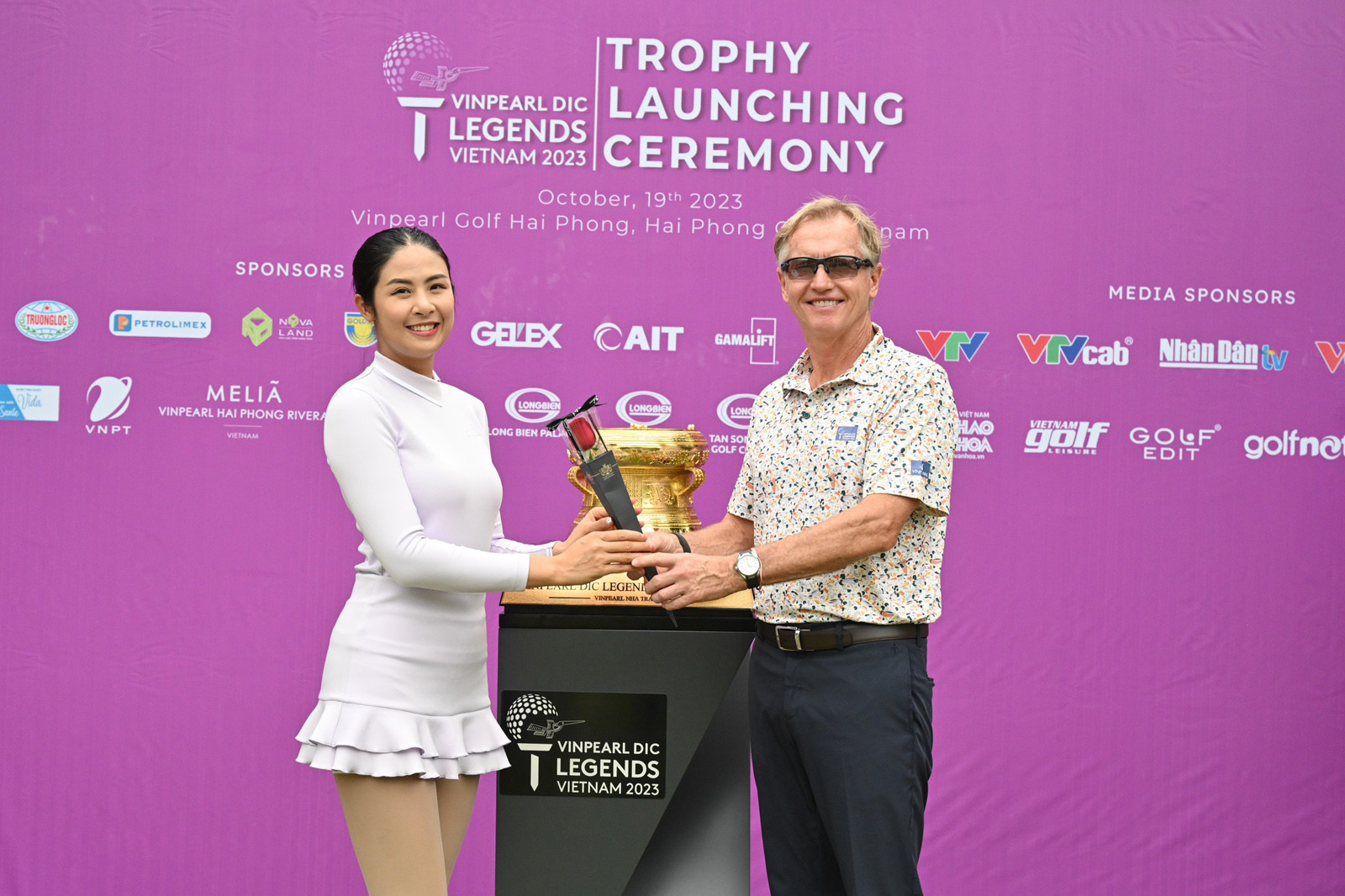 Kim Huệ, Ngọc Hân 'đấu gậy' cùng các huyền thoại golf thế giới