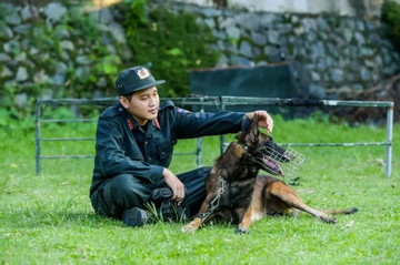 The extraordinary bond between officer and canine companion