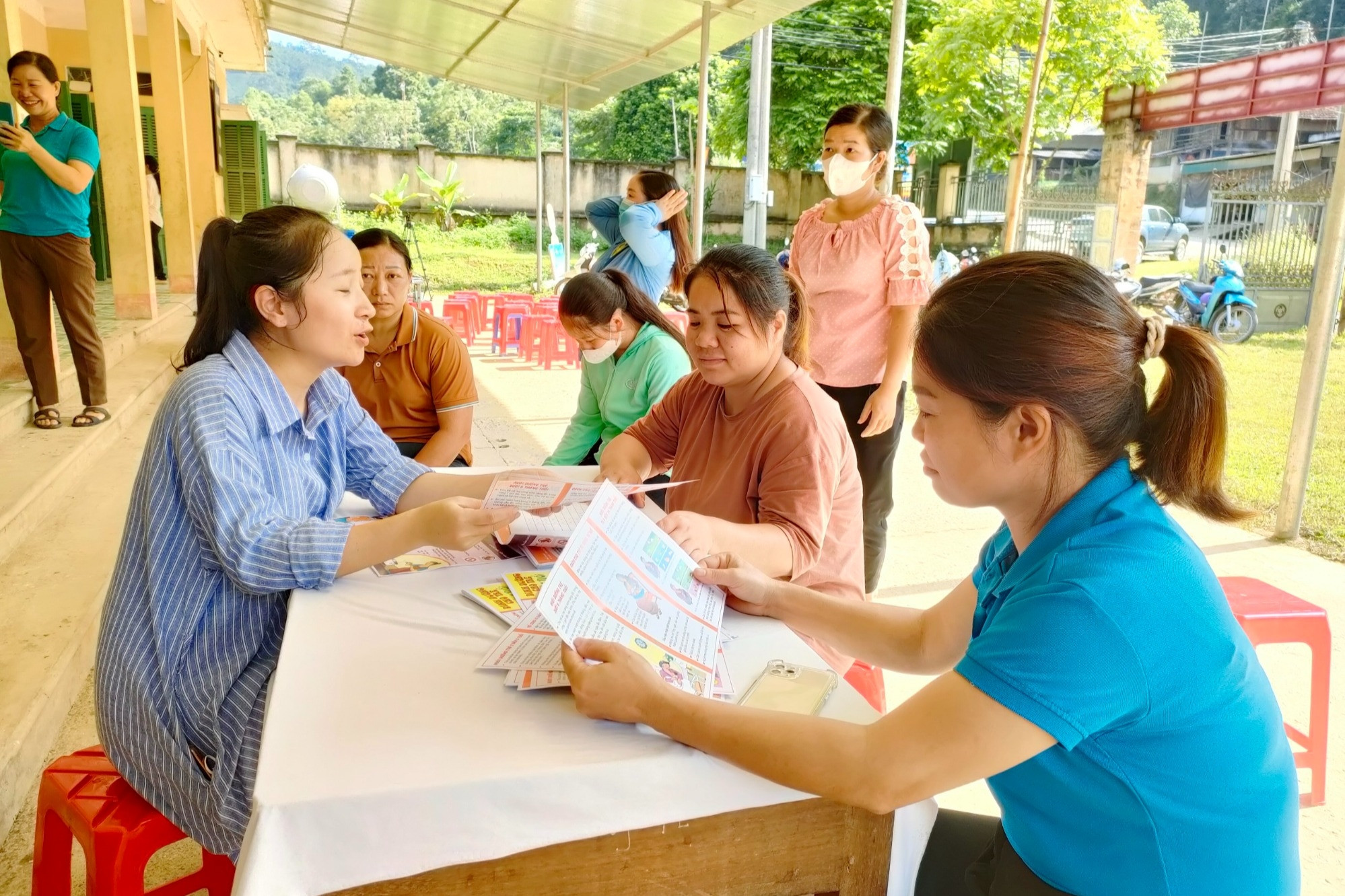 Tuyên Quang chú trọng chăm sóc sức khỏe bà mẹ, trẻ em ở vùng sâu, vùng xa