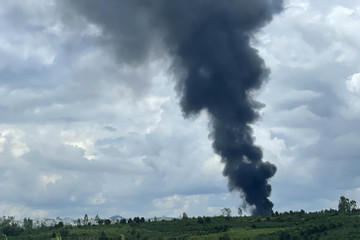 Cháy nhà xe trong sân bay Pleiku