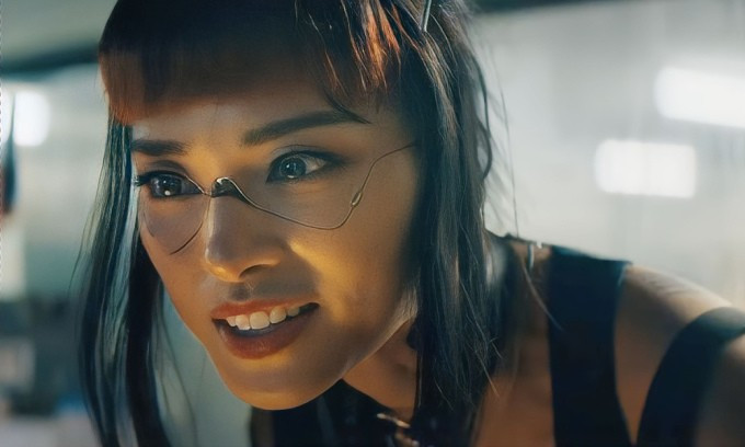 Screen capture of Kami, Ngo Thanh Van’s character in the new movie, The Creator ảnh 1