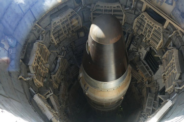 'Đột nhập' hầm chứa tên lửa liên lục địa tuyệt mật của Mỹ