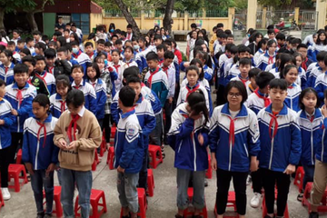 Hanoi lacks schools, teachers, faces big education problems