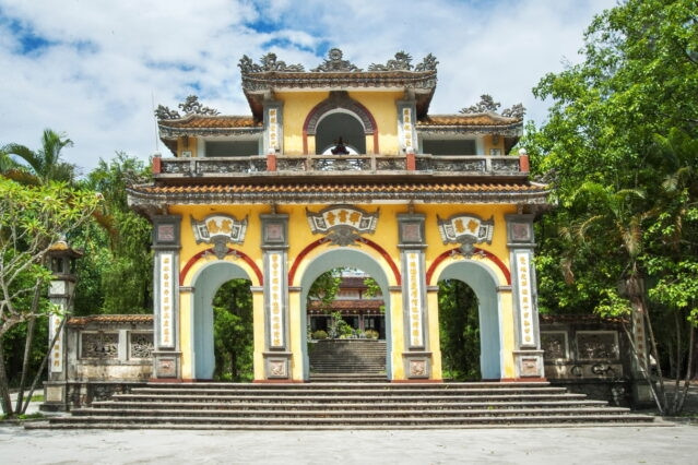 Viếng chùa Tường Vân