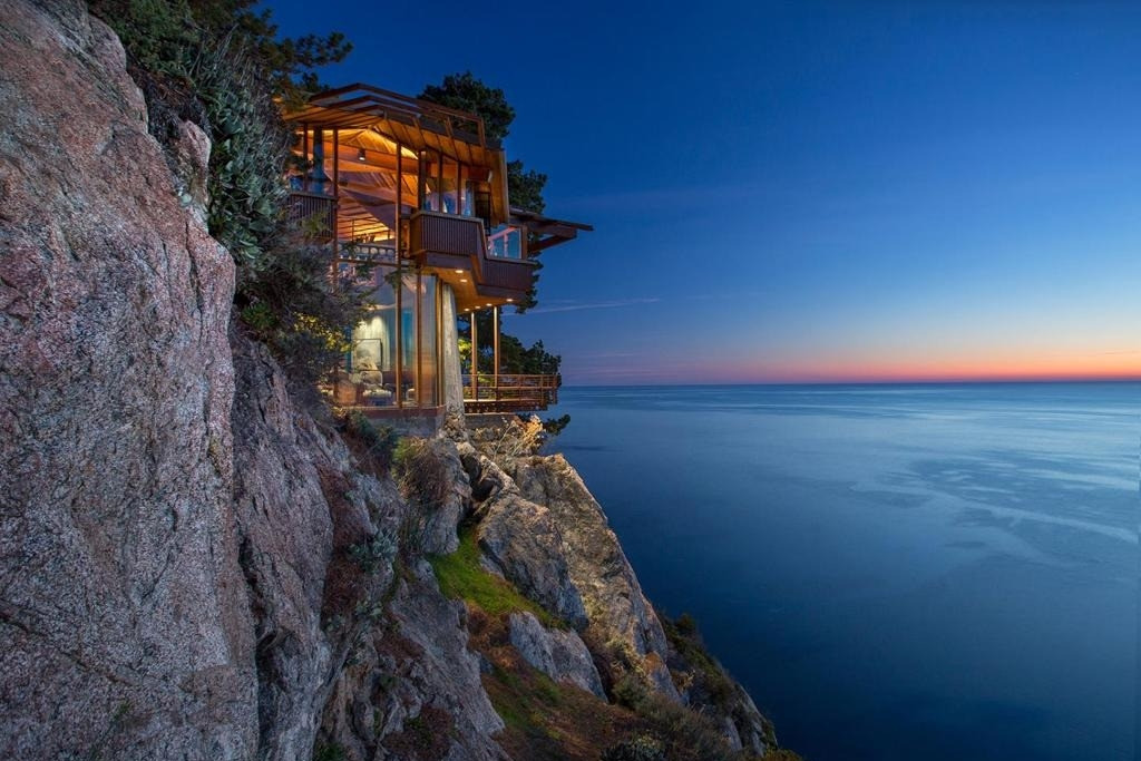 Độc đáo ngôi nhà treo trên vách đá nhìn ra Thái Bình Dương giá 25 triệu USD