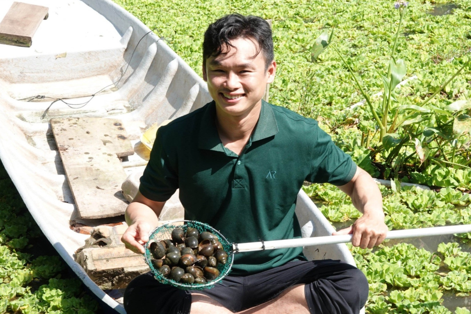 Bỏ làm nhân viên kinh doanh, 9X về quê nuôi ốc thu cả trăm triệu đồng/tháng