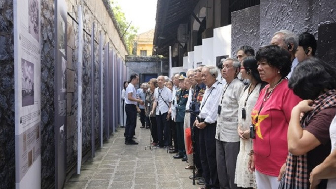 hoa lo prison.jpg