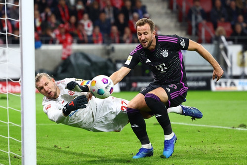 Harry Kane lập công, Bayern Munich vẫn xếp sau 3 đội