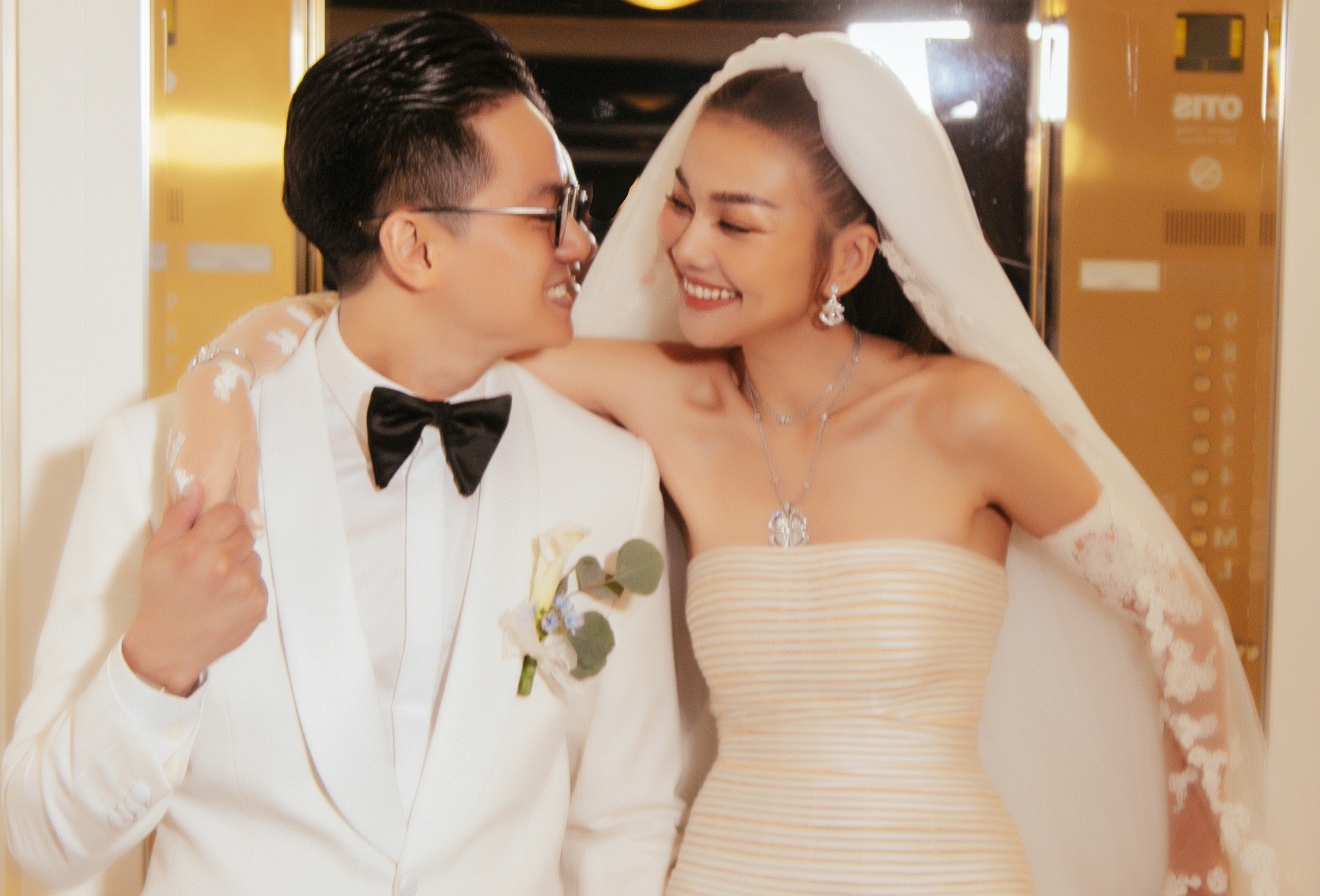 Ảnh cưới đẹp như mơ của Thanh Hằng và chồng nhạc trưởng