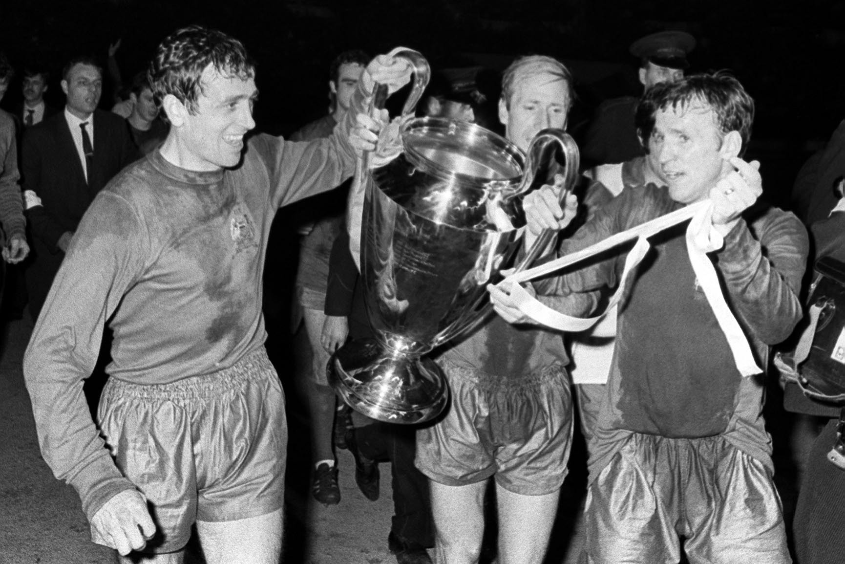 bobby charlton cup c1 1968.jpg