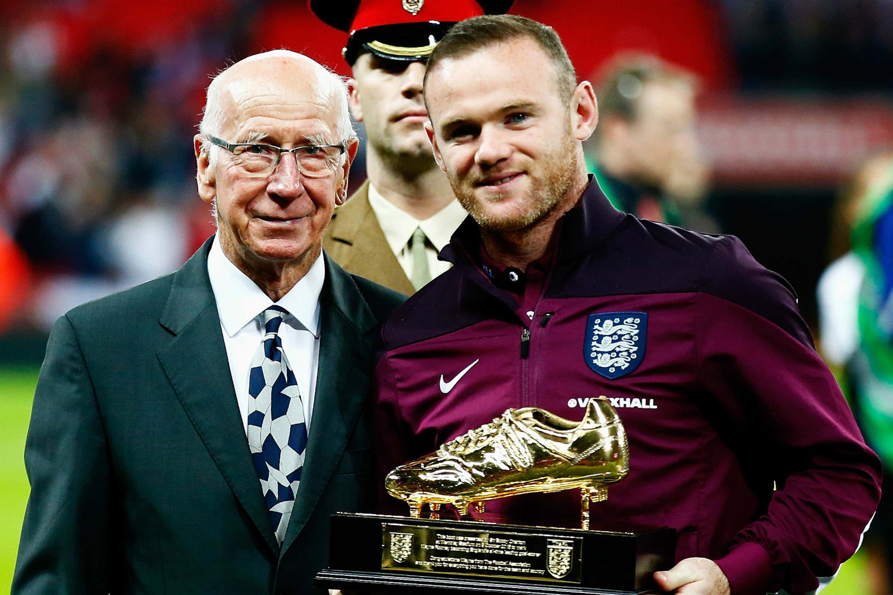 bobby charlton wayne rooney.jpg