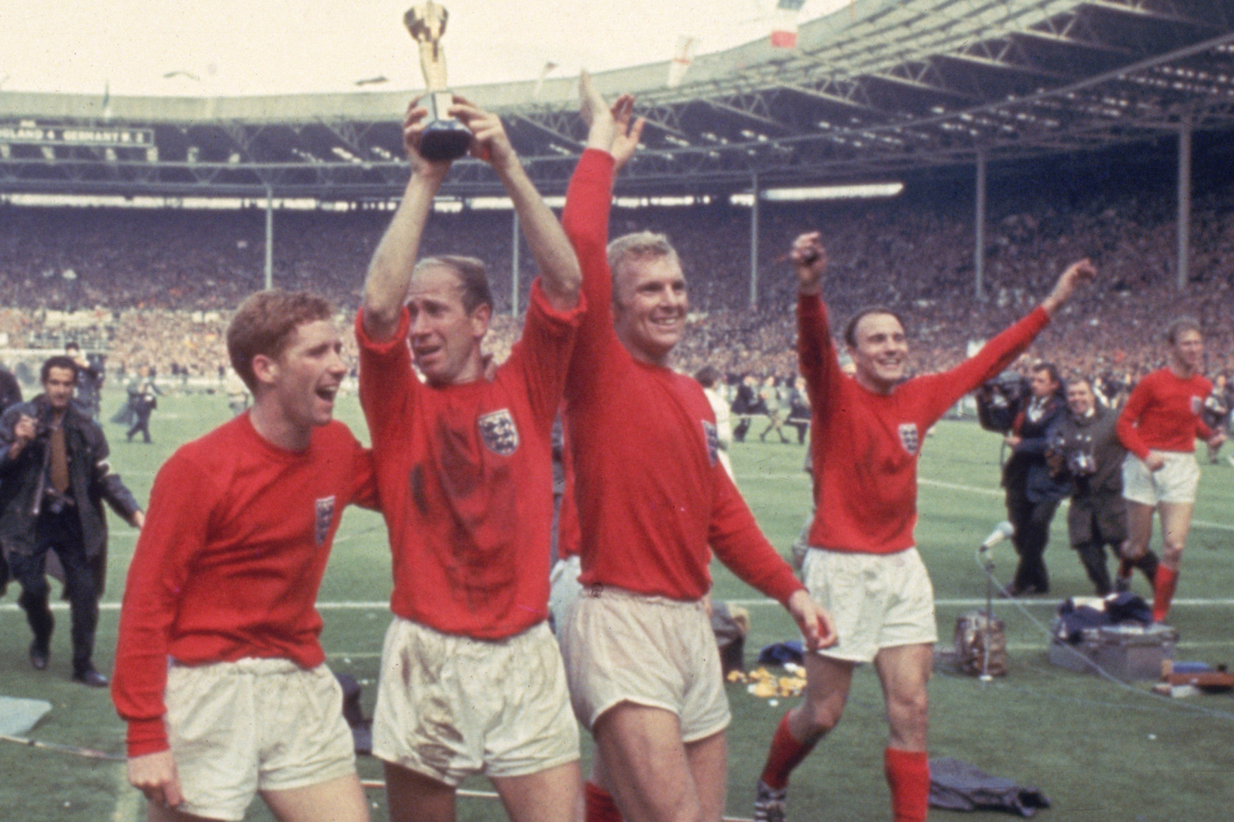 bobby charlton world cup 1966.jpg