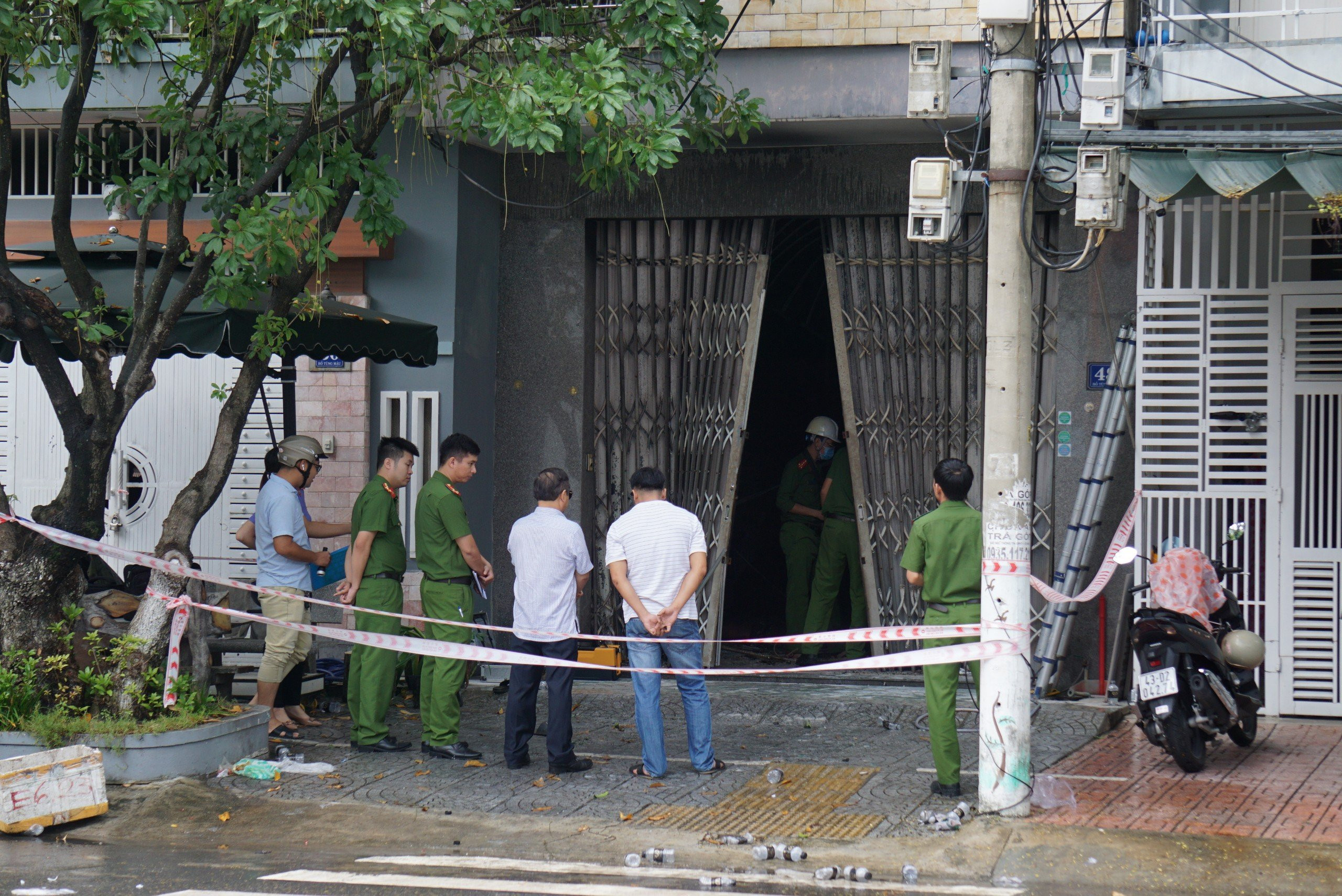 Cháy nhà ở Đà Nẵng, chồng tử vong, vợ và con cấp cứu