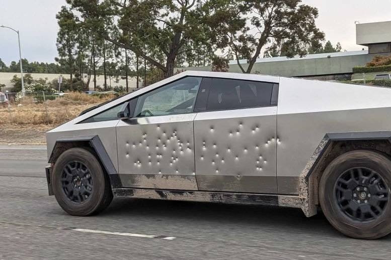 Elon Musk lại 'nổ' về khả năng chống đạn của bán tải chạy điện Tesla Cybertruck?