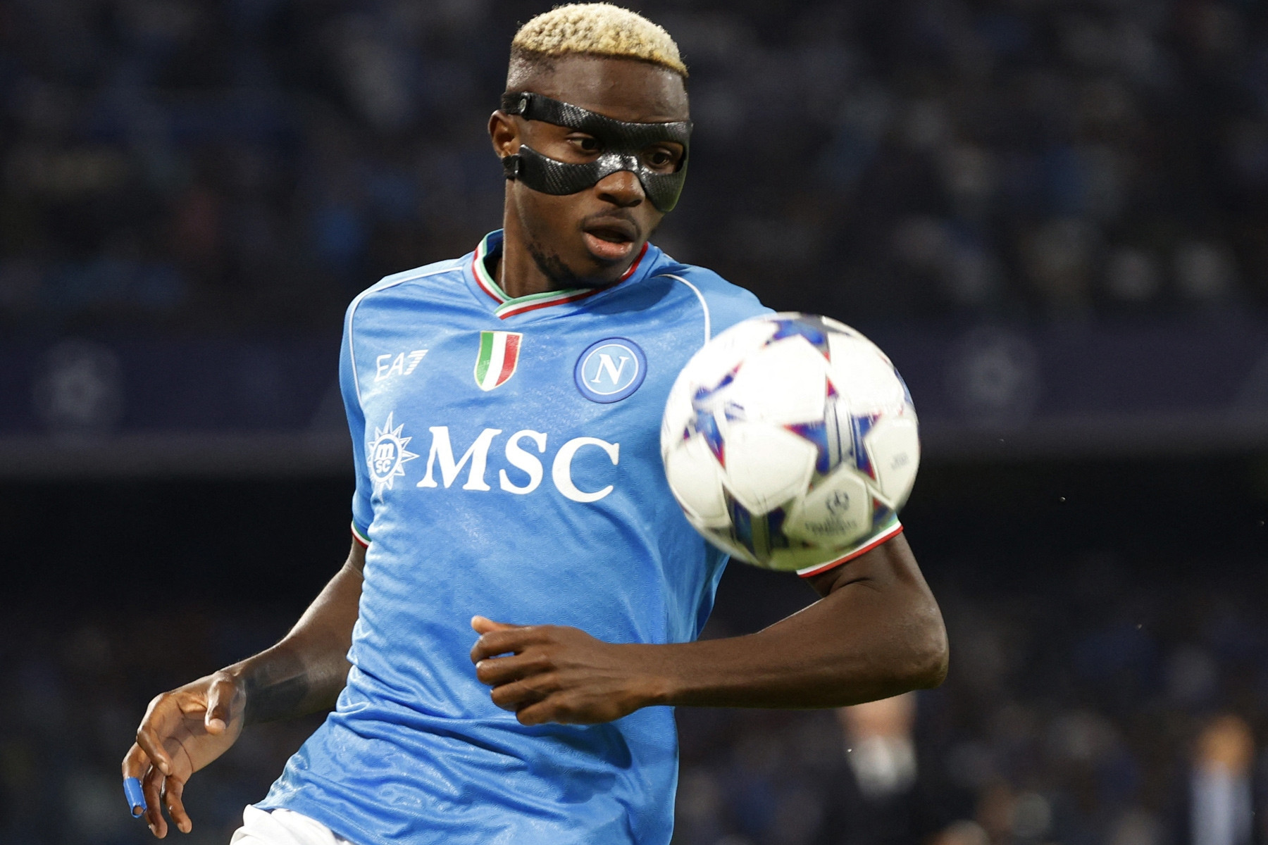 Liverpool quyết qua mặt Chelsea vụ Osimhen