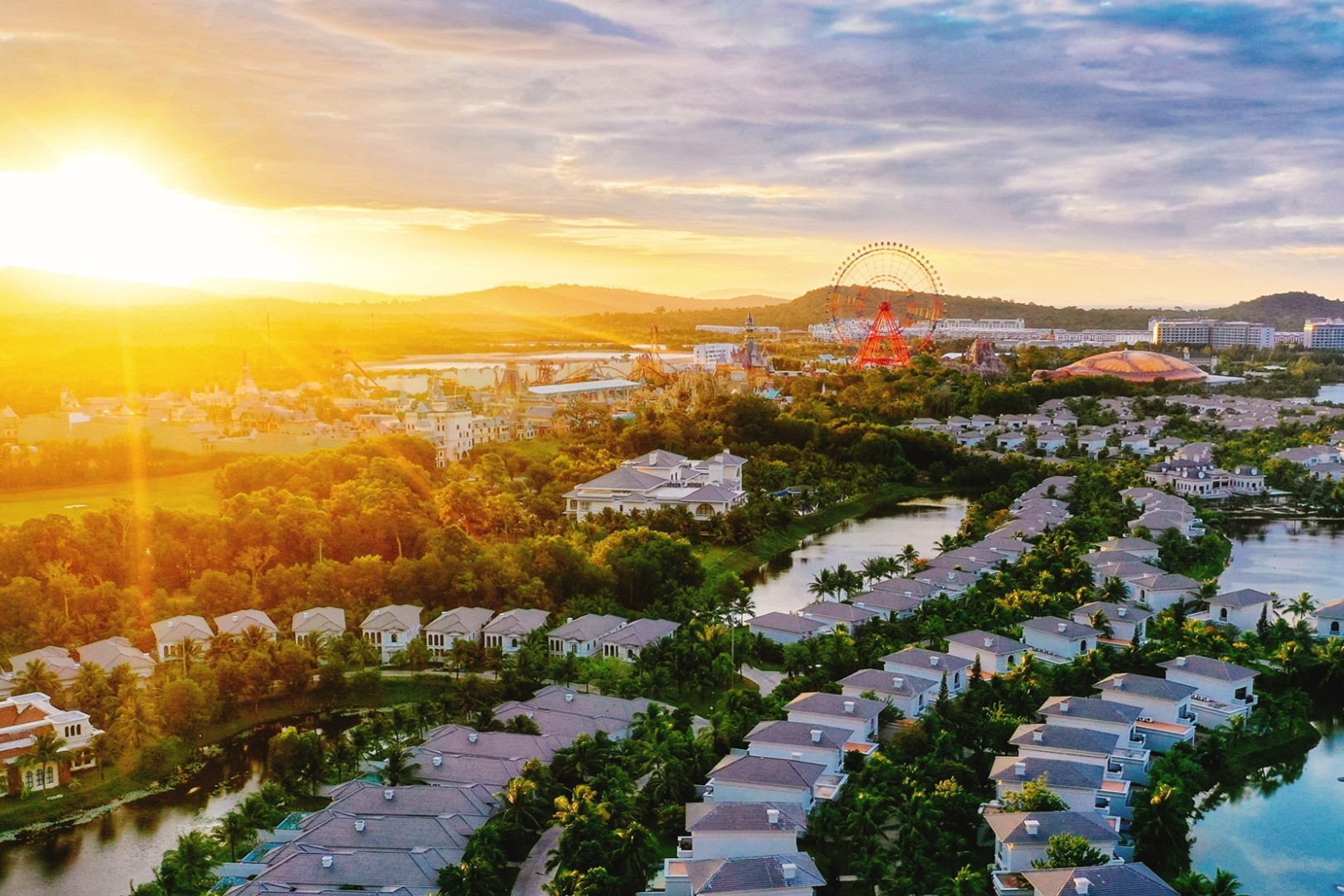 Phú Quốc 'oanh tạc' các bảng xếp hạng thế giới, khách Việt vẫn thờ ơ