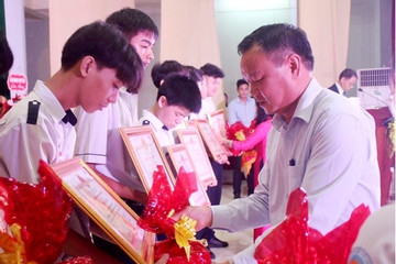 Phú Yên khen thưởng học sinh xuất sắc năm học 2022-2023