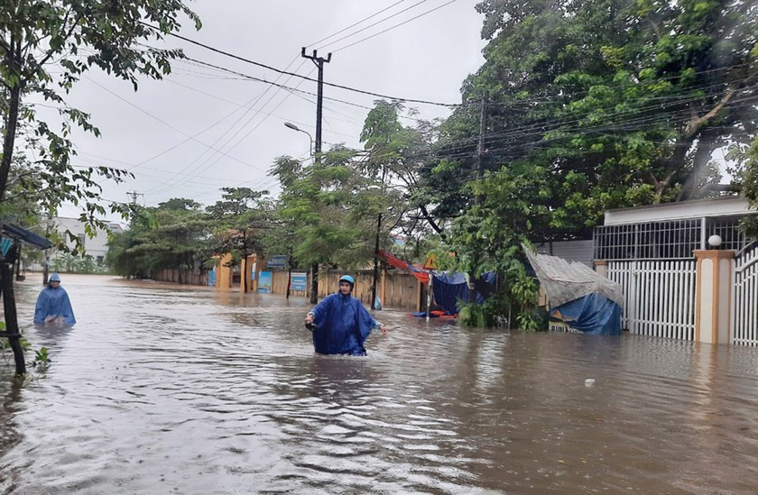 The Central region copes with possible landslides, erosion due to heavy rains ảnh 1