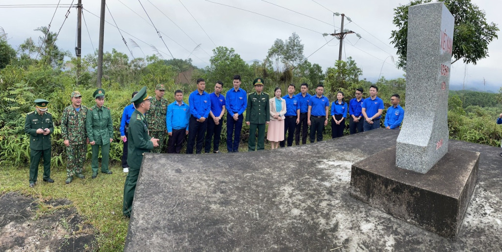 don bp bac son quang ninh tuyen truyen ve cong tac bao ve chu quyen bien gioi duong bien cot moc cho nhan dan.jpg