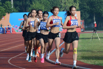Nguyễn Thị Oanh vô đối, vượt HCV SEA Games ở đường chạy 5.000m