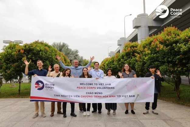 second peace corps volunteer group arrive in vietnam picture 1