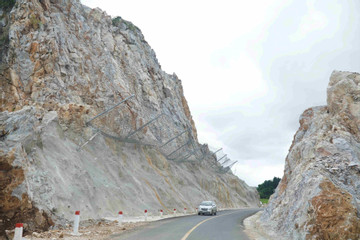 Thanh Hóa kiến nghị bổ sung giải pháp chống sạt lở núi đá ở cầu vượt cao tốc