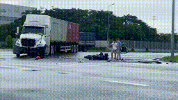 Mô tô phân khối lớn va chạm với xe container, một người tử vong tại chỗ