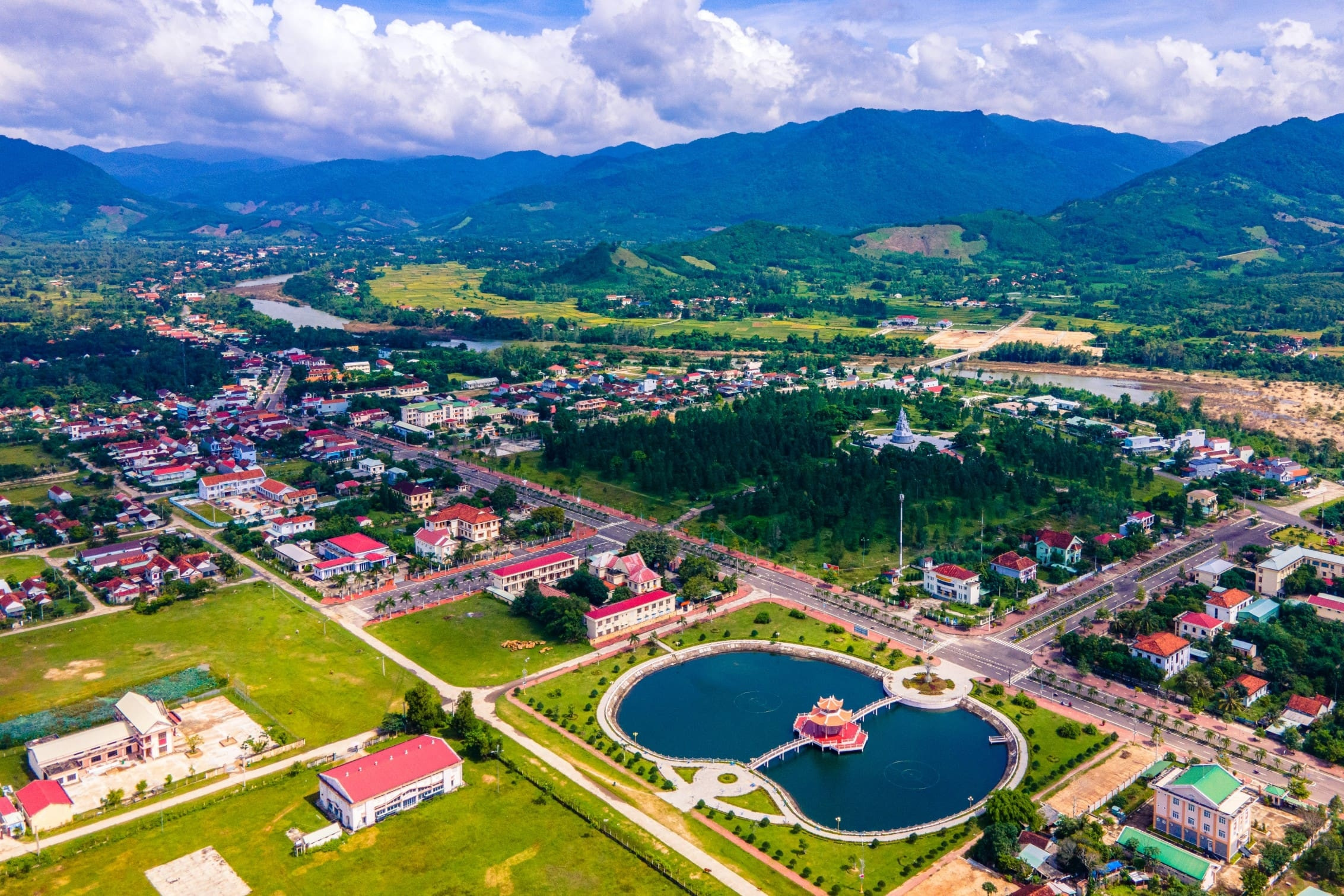 Trưởng phòng nội vụ và hàng loạt hiệu trưởng bị kiểm điểm