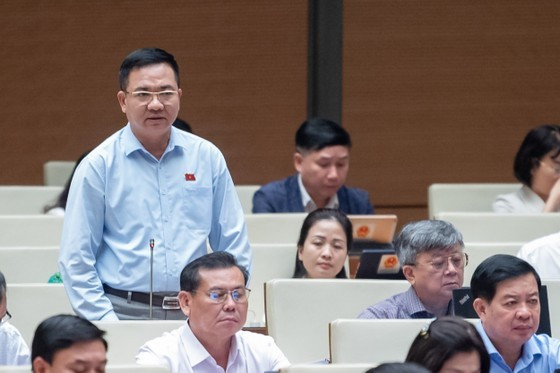 Delegate Nguyen Minh Duc from HCMC is presenting his opinions (Photo: SGGP) ảnh 1