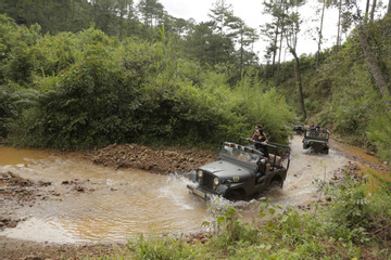 Du khách kể trải nghiệm đi xe jeep vượt suối ở làng Cù Lần, Lâm Đồng