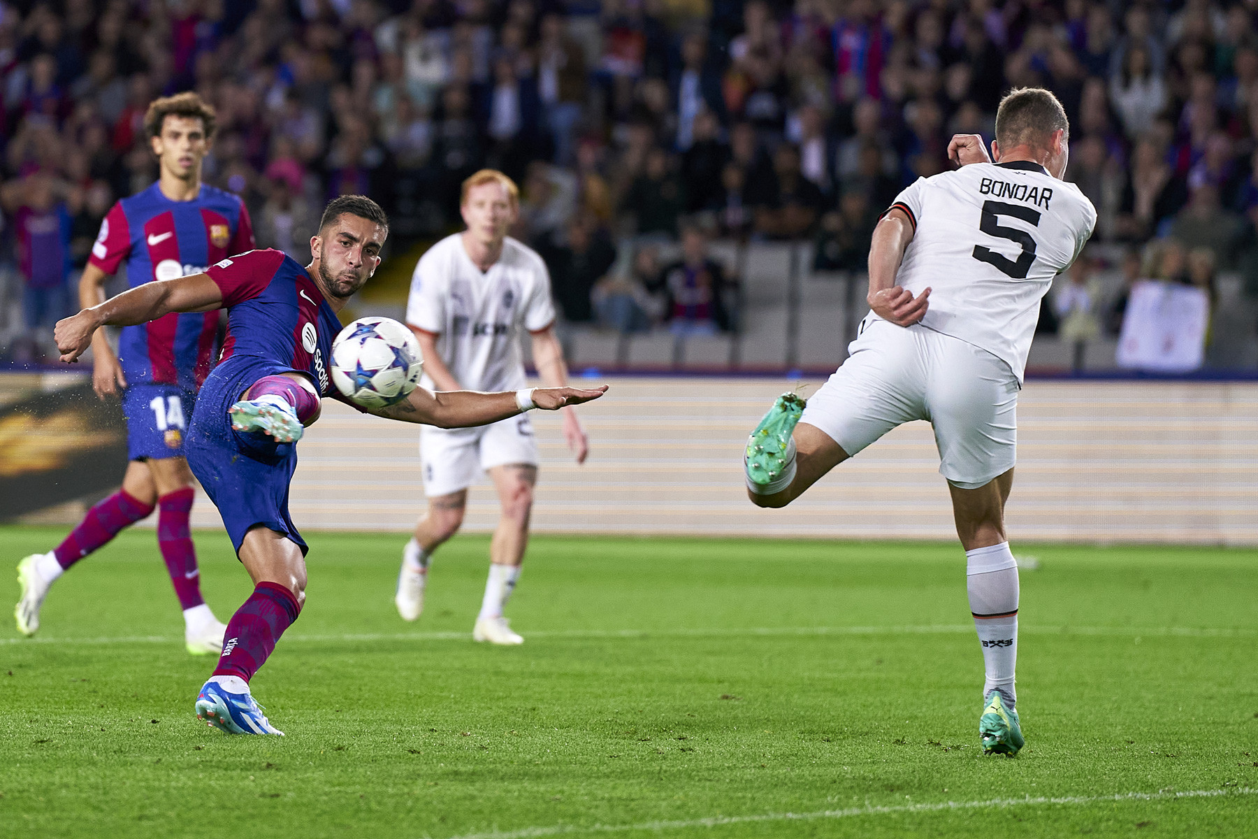 ferran torres barca shakhtar donetsk.jpg