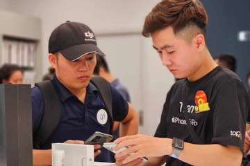 iPhone 15 Pro Max tiếp tục về Việt Nam, phiên bản Titan tự nhiên hạ giá
