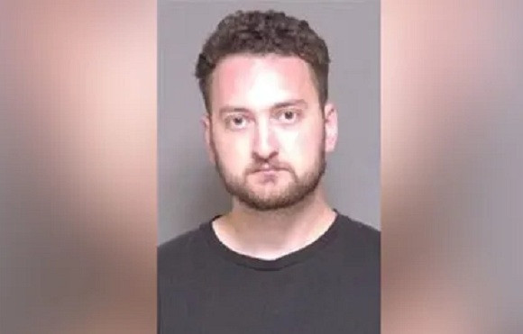 Muốn ly hôn và hưởng tiền bảo hiểm nửa triệu USD, bác sĩ Mỹ đầu độc vợ