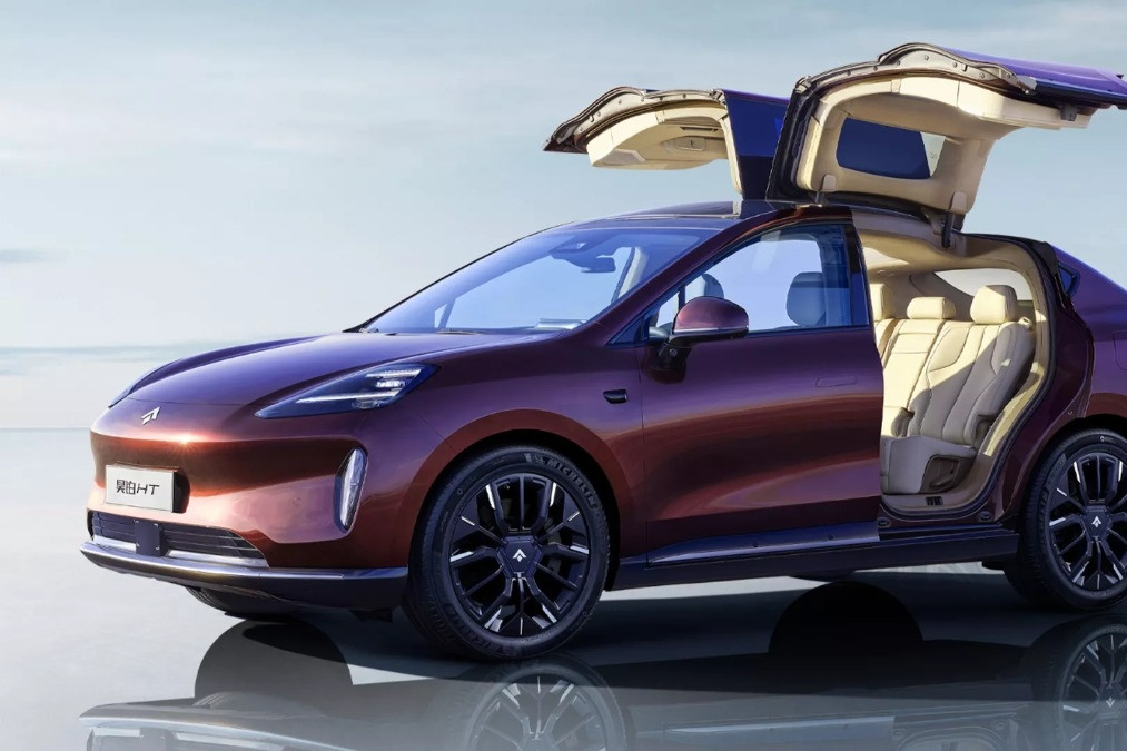 Ô tô điện Trung Quốc copy thiết kế cửa cánh chim của Tesla