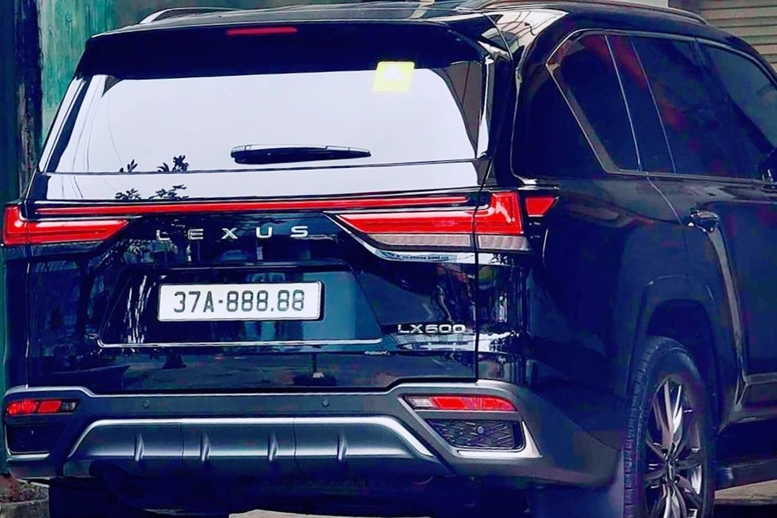 Bán Range Rover giữ biển ngũ quý 8, nhà giàu càng 