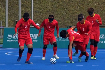Đội bóng toàn các cầu thủ bị mù của Trung Quốc thi đấu như thế nào?