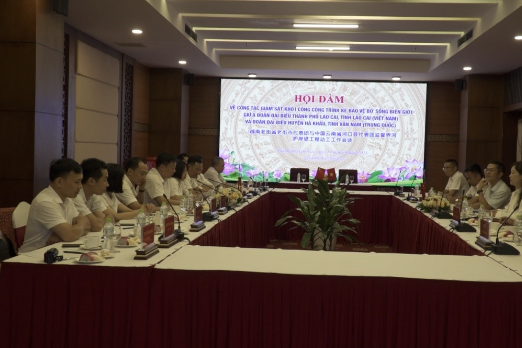 Hội đàm công tác giám sát khởi công công trình kè bảo vệ sông biên giới