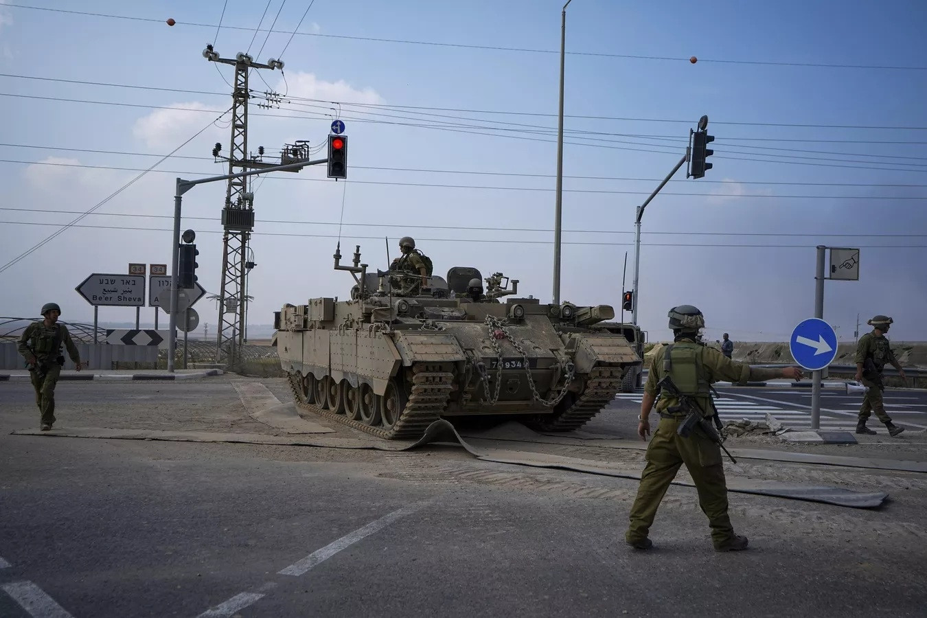 Israel yêu cầu Nga trục xuất phái đoàn Hamas, xây dựng lại hàng rào với Dải Gaza