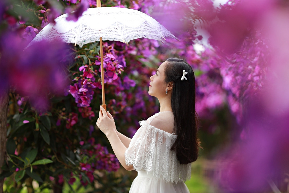 Hoa sim tím nở rộ khắp Đà Lạt, du khách ngỡ như lạc vào thế giới cổ tích