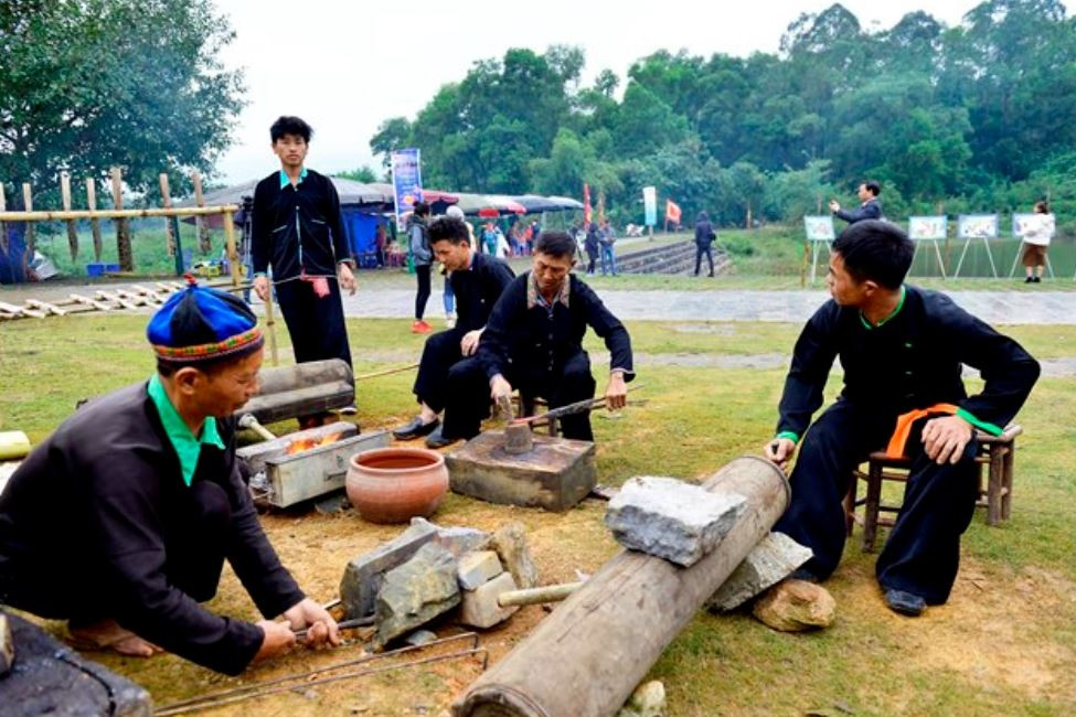 Nghề rèn của người Mông được công nhận Di sản văn hóa phi vật thể Quốc gia