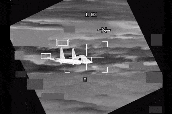 Video tiêm kích Trung Quốc áp sát máy bay B52 Mỹ trên Biển Đông