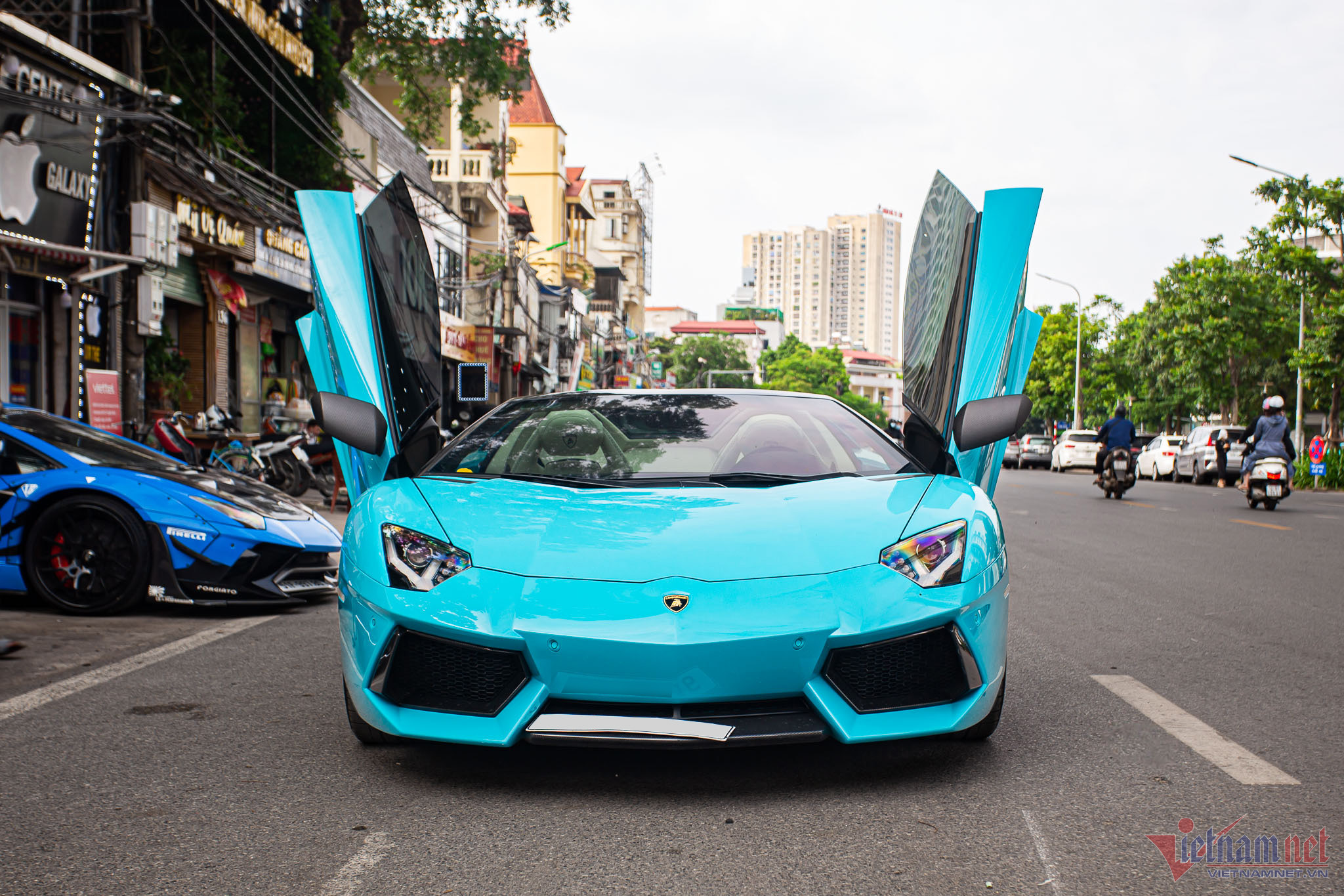W-aventador-roadster-1-1.jpg