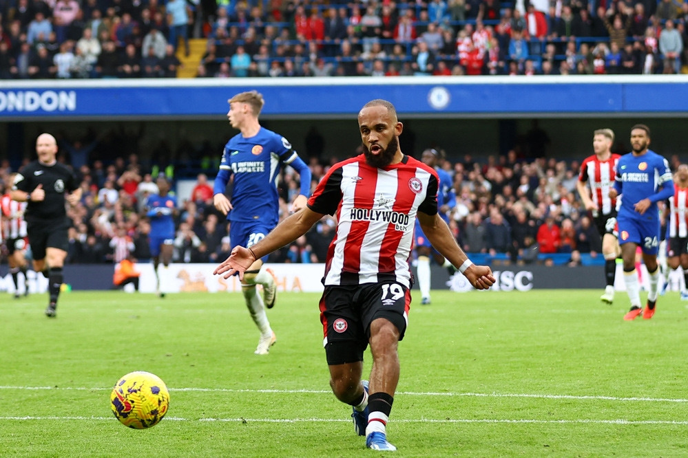 Chelsea thua bẽ bàng trước Brentford