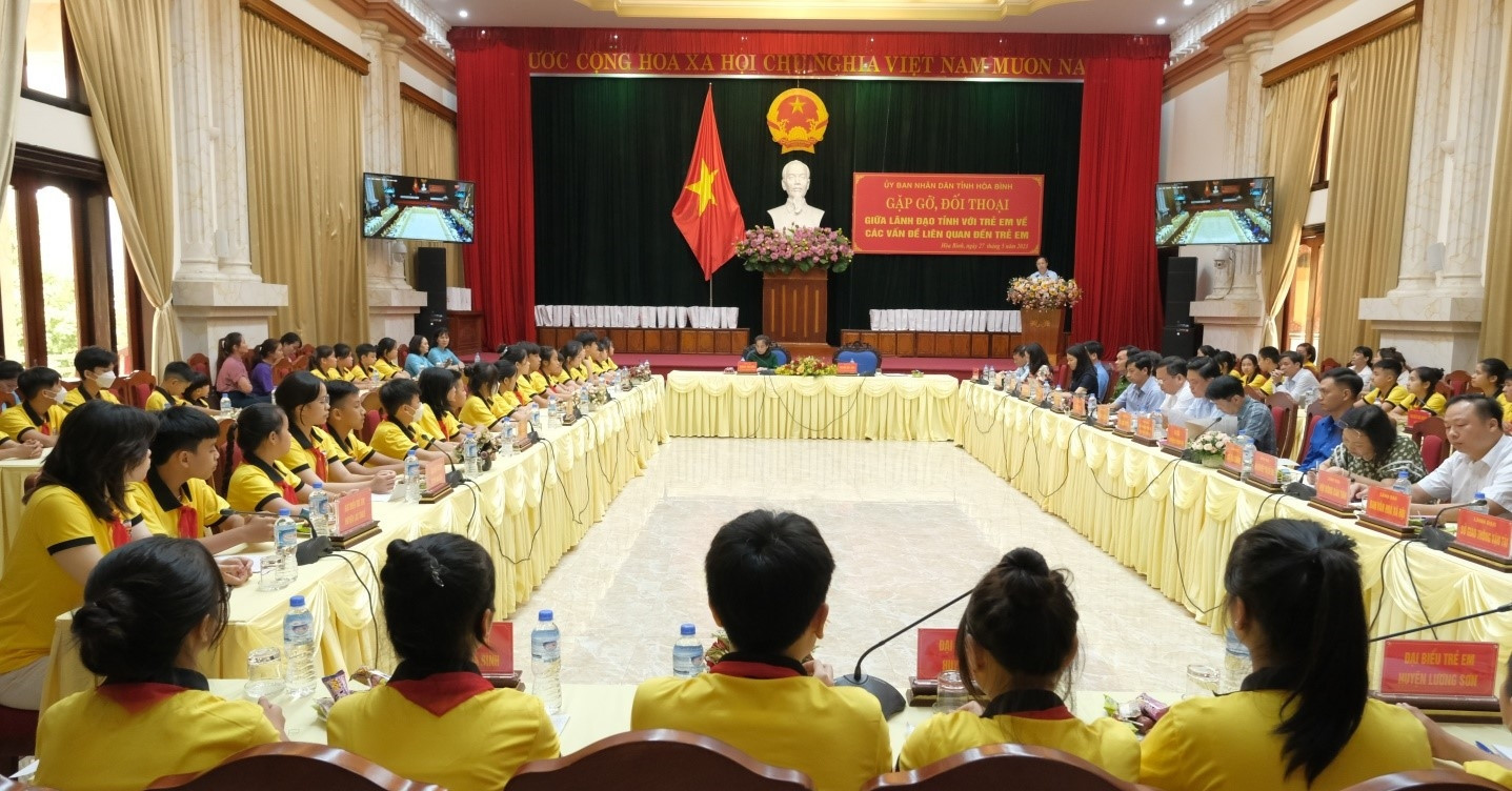 Hoa Binh authorities have dialogue with local children