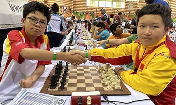 Master Duy wins world chess championships