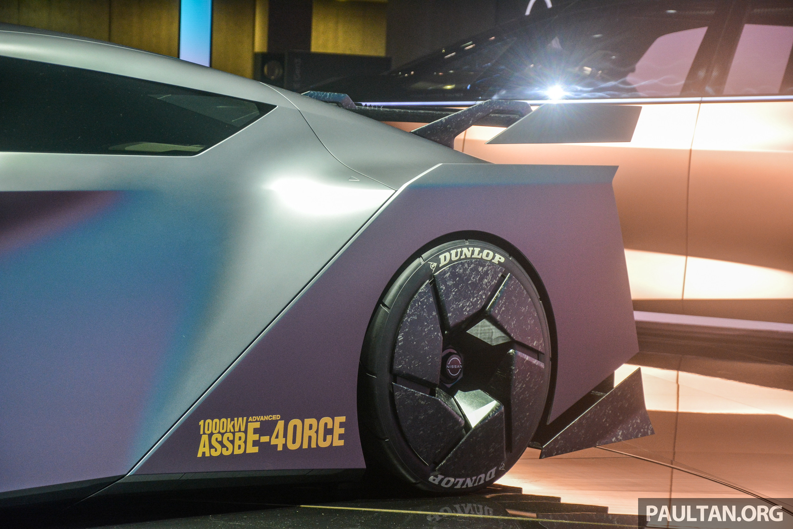 Mãn nhãn với mẫu xe của tương lai siêu nhẹ và hiện đại Nissan Hyper Force